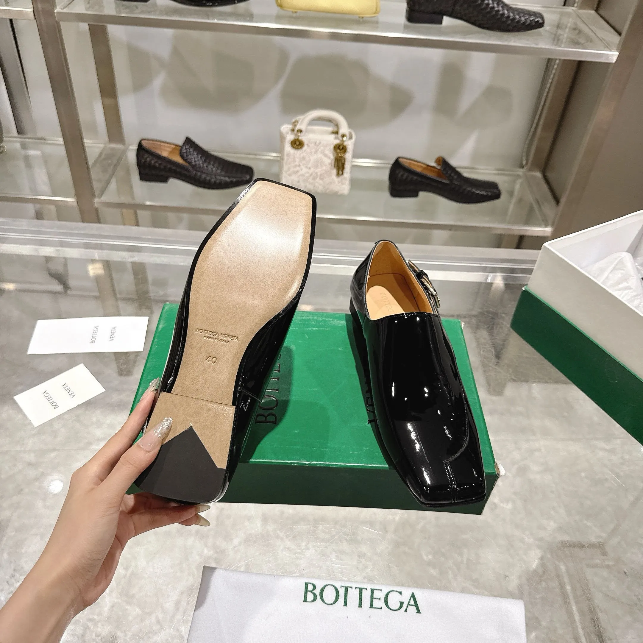 [BV] Top P: 860💰 Couple model, Size: Women 35-39, Men 39--44 (Female 40.41. Men 38. 45, non-refundable) Bottega Veneta 2025 Autumn Counter Synchronous Couple Model Bottega Veneta square-toe low-heeled shoes woven from mixed-breed sheep! Patent leather matching! Low-key luxury and solid color! Leather outsole! [Rose][Rose]! Purely hand-woven and operated, the original board is reproduced one-to-one! quality assurance!